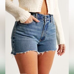 Abercrombie & Fitch High Rise 4” Mom Shorts Medium Wash